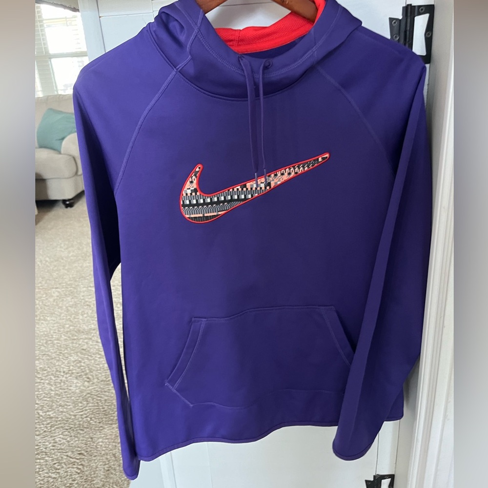 Women’s Nike Hoodie therma-fit size medium Purple Like New
